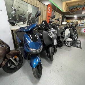 Moped Brommershop image 6