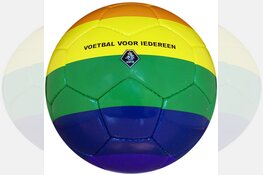 Regenboogballen voor Alkmaarse voetbalclubs