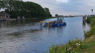Recreatieschap maait waterplanten Alkmaarder- en Uitgeestermeer