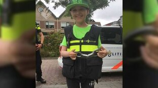 Alkmaarse politieagenten brengen bezoek aan jonge kankerpatiënt