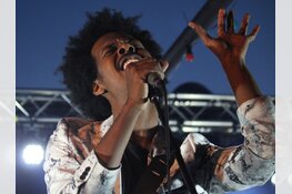 Jeangu Macrooy verwarmt dakterras Podium Victorie