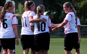 Vrouwen Alcmaria Victrix pakken punt bij KFC