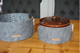 Enthousiaste studenten met een duurzaam nieuw product