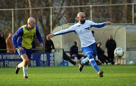 Flamingo's weer koploper na winst in stadsderby