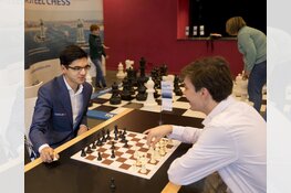 Grootmeesters Anish Giri en Jorden van Foreest in Alkmaar voor meet and greet Tata Steel Chess Tournament