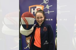 Nieuw Nederlands schermmasker ontworpen door Ava Emanuel, jeugdlid (13) HollandSchermen