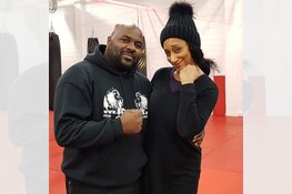 Debbie Sledge bezoekt Alkmaarse boksschool