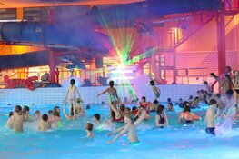 Discozwemmen bij de Hoornse Vaart: Het populairste kinderfeestje in Noord-Holland