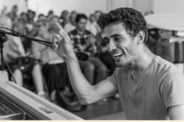 Klavierconcert door Aehem Ahmad, pianist tussen de puinhopen