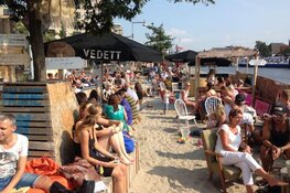 Stadsstrand De Kade brengt tropische vibes naar Overstad
