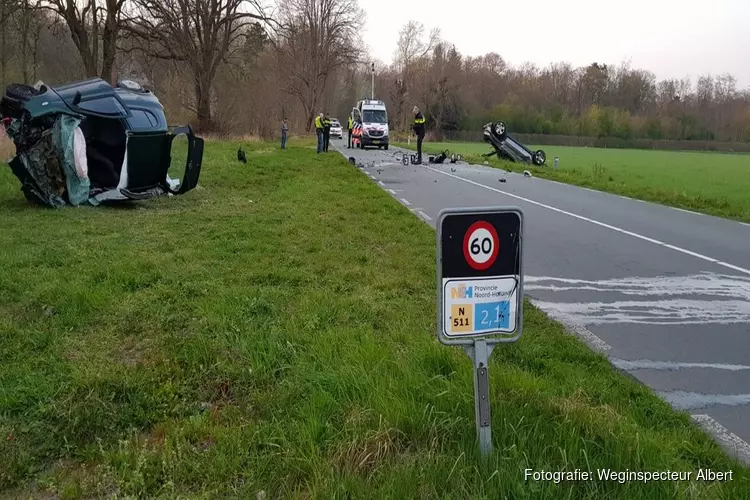 Drie gewonden bij frontale botsing in Bergen: weg dicht