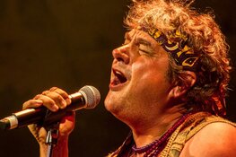 Frank Lammers, Paul de Munnik, Anne Soldaat e.a. in Woodstock-voorstelling  Peace, love and music in TAQA Theater de Vest