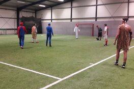 Alcmaria Victrix zaterdag 1: Lolbroeken in een voetbalshirt