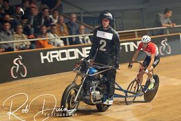 Motoren in de wielerbaan Alkmaar