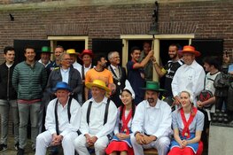 Deelnemers padeltoernooi openen kaasmarkt