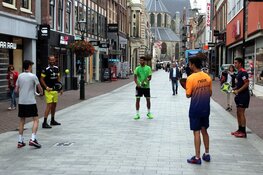 Deelnemers padeltoernooi openen kaasmarkt