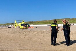 Duitse toerist uit zee gehaald en met spoed naar ziekenhuis gebracht