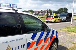 Vrouw wordt onwel in taxibus onderweg naar ziekenhuis
