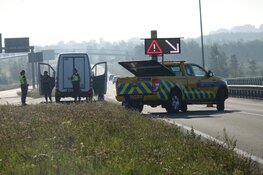 Gasflessen vallen uit auto