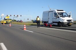 Gasflessen vallen uit auto
