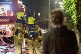 Uitslaande brand op zolder in Alkmaarse woning: omliggende huizen ontruimd