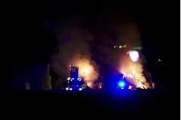 Grote hooiberg in brand in Alkmaar: rook trekt over de A9