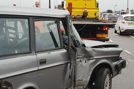 Auto tegen paal in Heerhugowaard