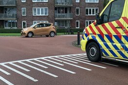Fietsster naar ziekenhuis na botsing in Koedijk