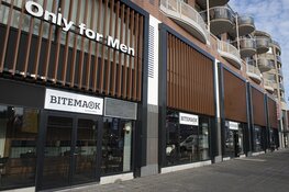 Only for Men Noorderkade opent, tientallen mensen in rij voor pakkenactie