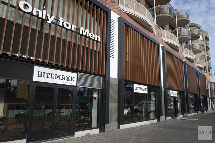 Only for Men Noorderkade opent, tientallen mensen in rij voor pakkenactie