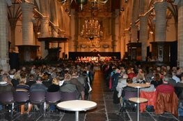Kerstliederen zingen in de Grote Kerk