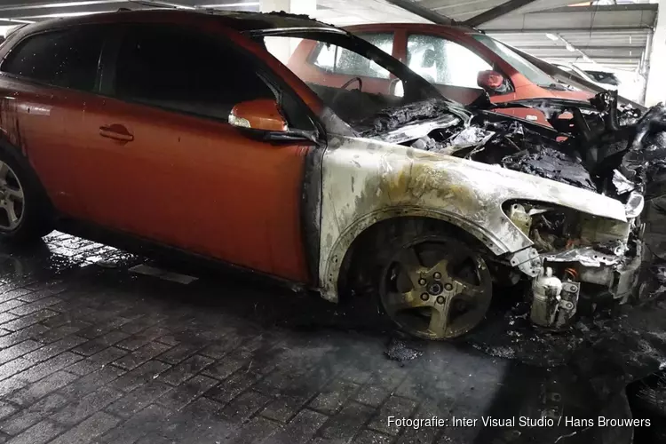 Politie houdt man (35) aan na autobrand in parkeergarage Alkmaar