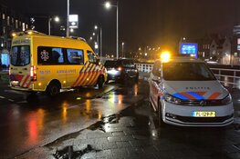 Voetganger op zebrapad geschept in Alkmaar