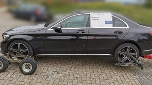 Politie neemt in Alkmaar kostbare auto in beslag