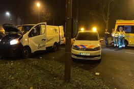 Ongeluk tussen busje en personenauto