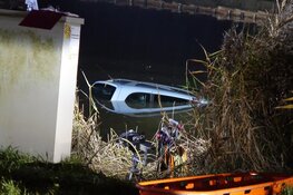 Auto te water in Oterleek, persoon overleden