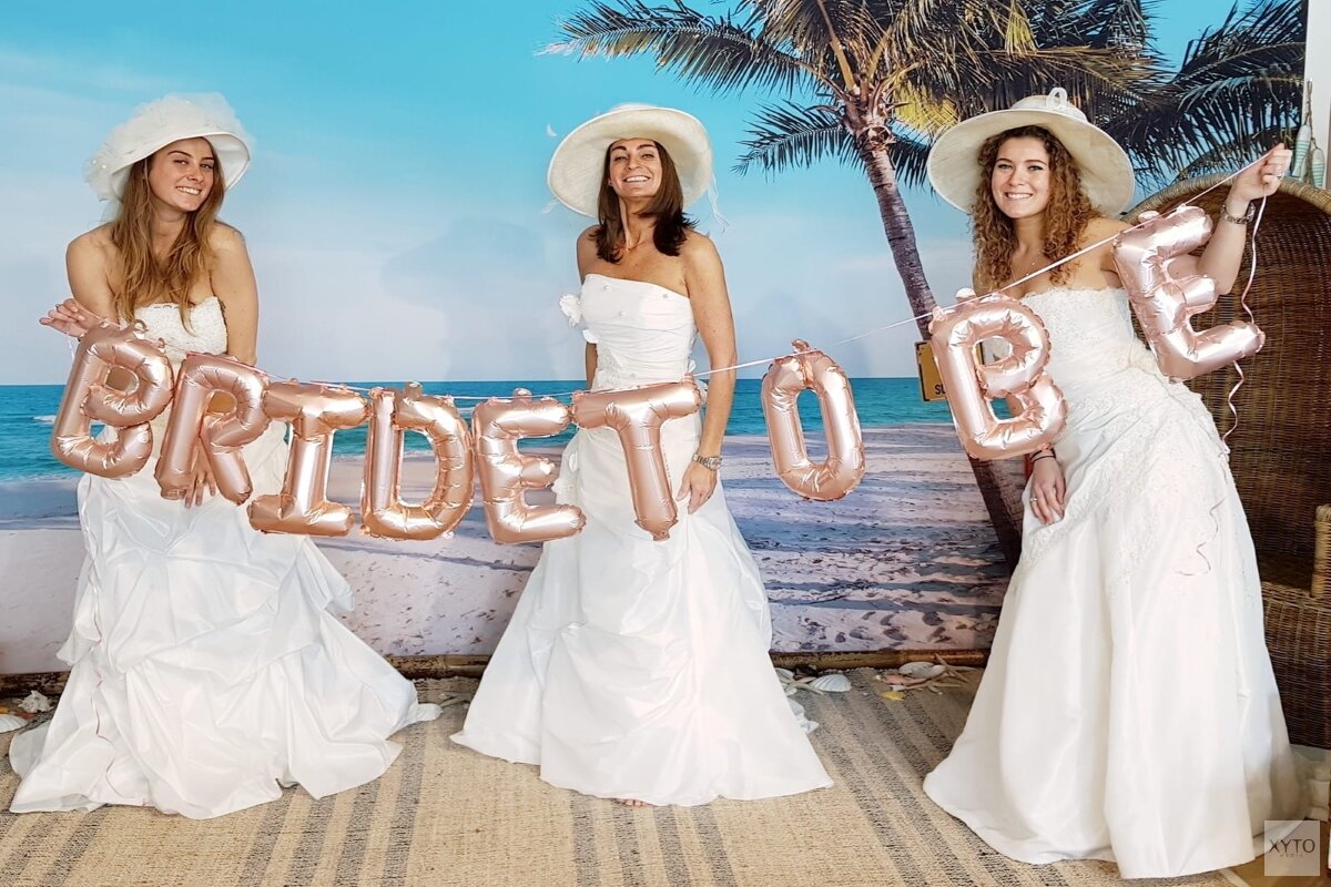 bruidsjurken passen voor de fun