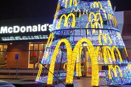 Grootste Kerstboom van Alkmaar staat bij McDonald’s