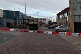 Oplegger die mogelijk gevaarlijke stoffen lekt gevonden in De Rijp