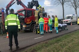 Vrachtwagenchauffeur komt klem te zitten