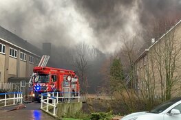 Brand bij Alkmaarse middelbare school onder controle: alle verdiepingen getroffen
