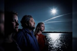 Mike Boddé met Merel Vercammen en Sterre Konijn in Grote Kerk