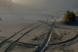 Politie gaat extra controleren na illegale motorcross in Egmonds duin