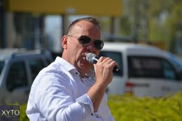 Zanger Joost de Vries verrast bewoners De Raatstede