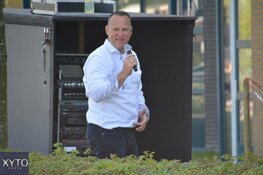 Zanger Joost de Vries verrast bewoners De Raatstede