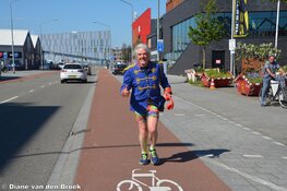 Henk Vos (72) slaagt in marathon-missie