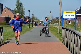 Henk Vos (72) slaagt in marathon-missie