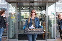 Wonen Plus Welzijn brengt op Bevrijdingsdag 1700 oranje gebakjes bij cliënten