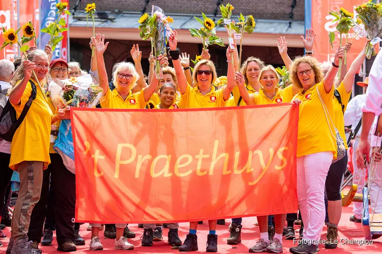 Wandelaars Plus Wandel4daagse Alkmaar halen toch € 4.000,- op voor &#39;t Praethuys Alkmaar