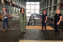 Minister van Engelshoven in gesprek met theaterfestival Karavaan